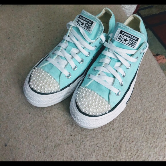 🔥🔥NEW🔥🔥CHUCKS AND PEARLS🔥🔥 - Picture 4 of 4